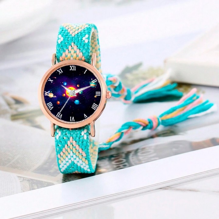 Reloj Sistema Solar Dorado