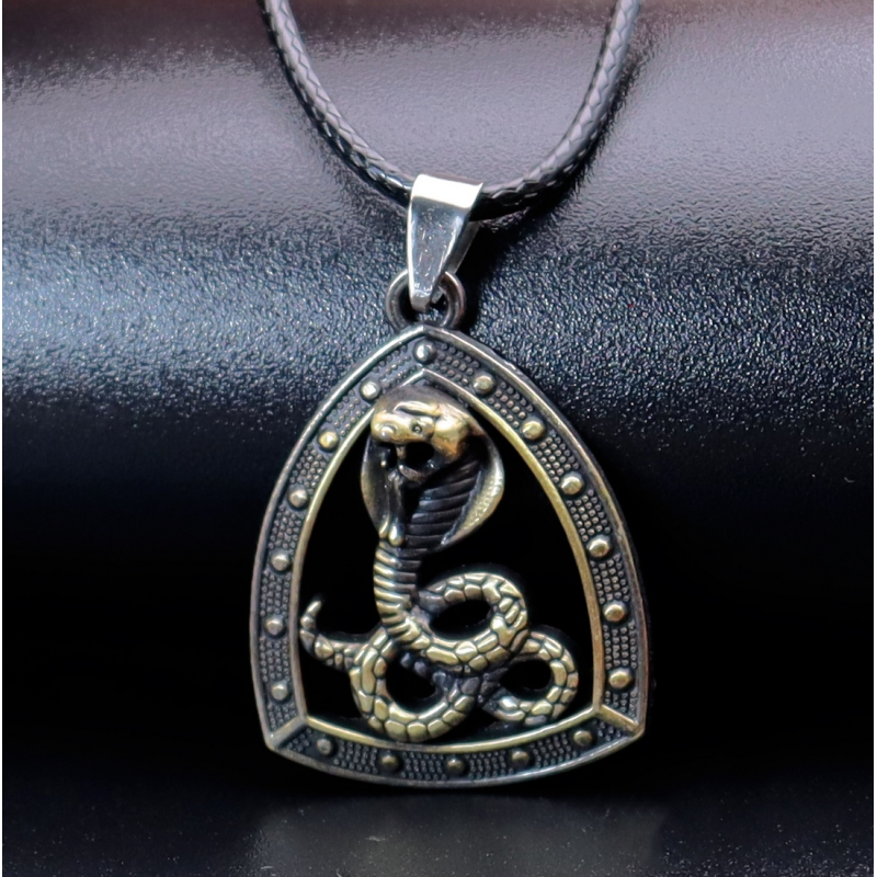 Collar Cobra