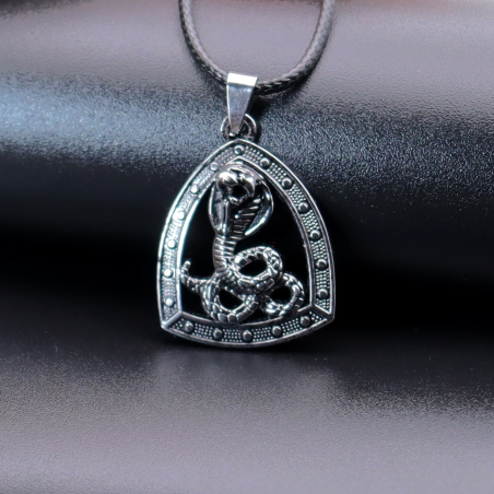 Collar Cobra