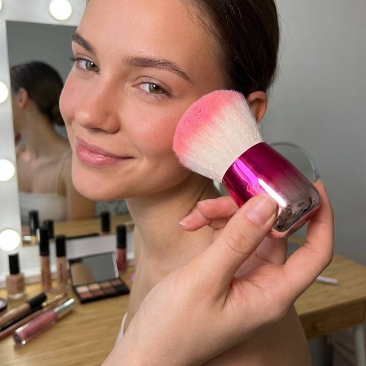 Brocha Kabuki Bledo Polvo Uñas Maquillaje Mango Metalizado