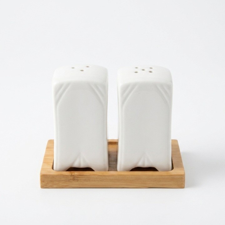 Set Salero Y Pimentero Cerámica Blanca Cuadrada Base Madera