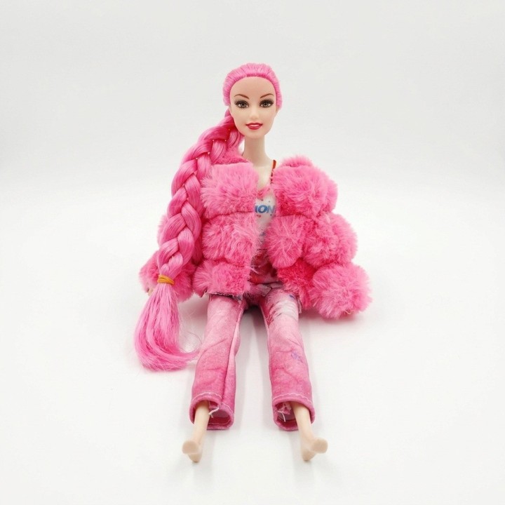 Muñeca Fashion Trenza Larga Con Chaqueta Peluche