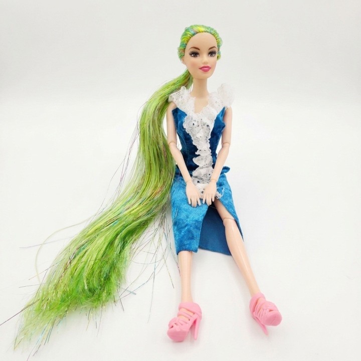 Muñeca Articulada Cabello Extra Largo + Accesorios