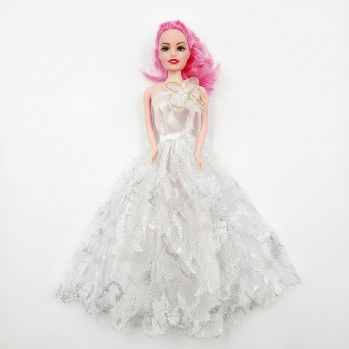 Muñeca Fashion Con Castillo Y 7 Vestidos