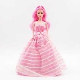 Muñeca Fashion Con Castillo Y 7 Vestidos