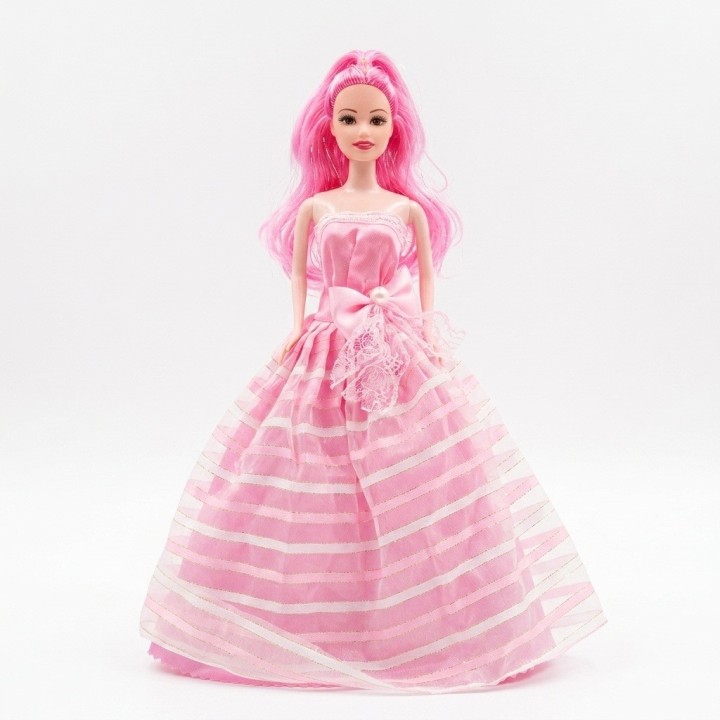 Muñeca Fashion Con Castillo Y 7 Vestidos