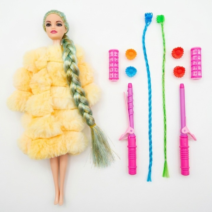 Muñeca Fashion Con Abrigo Y Accesorios De Peinado