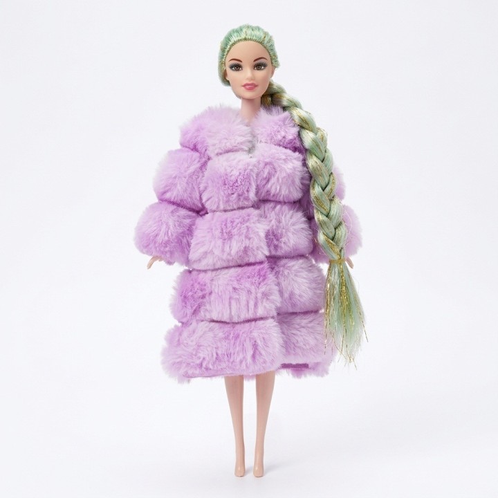 Muñeca Fashion Con Abrigo Y Accesorios De Peinado